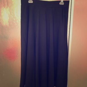 Navy blue midi skirt with elastic waist , pockets
